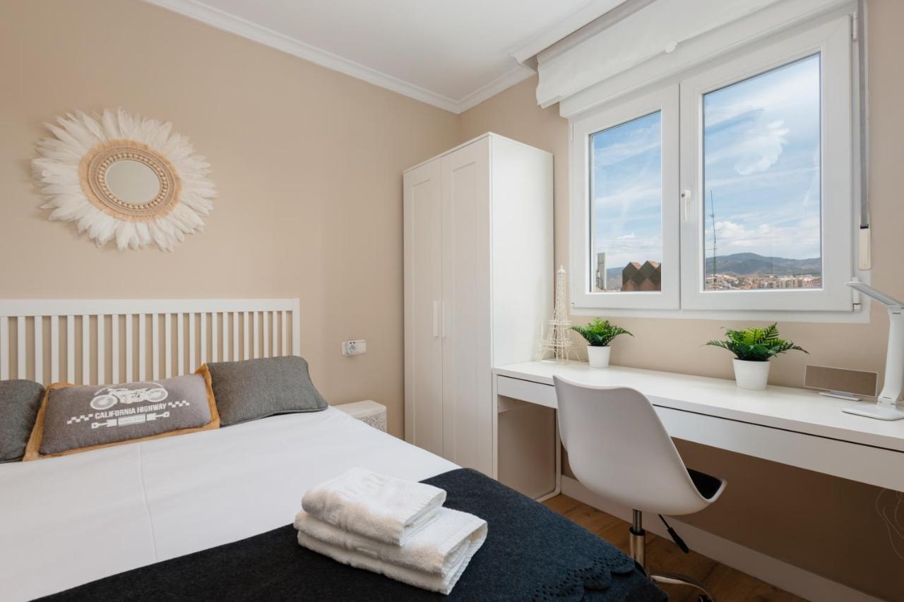 In The Historic Center Of Malaga, Very Close To The Beach And The Ave Train Station, With Private Parking Ngoại thất bức ảnh